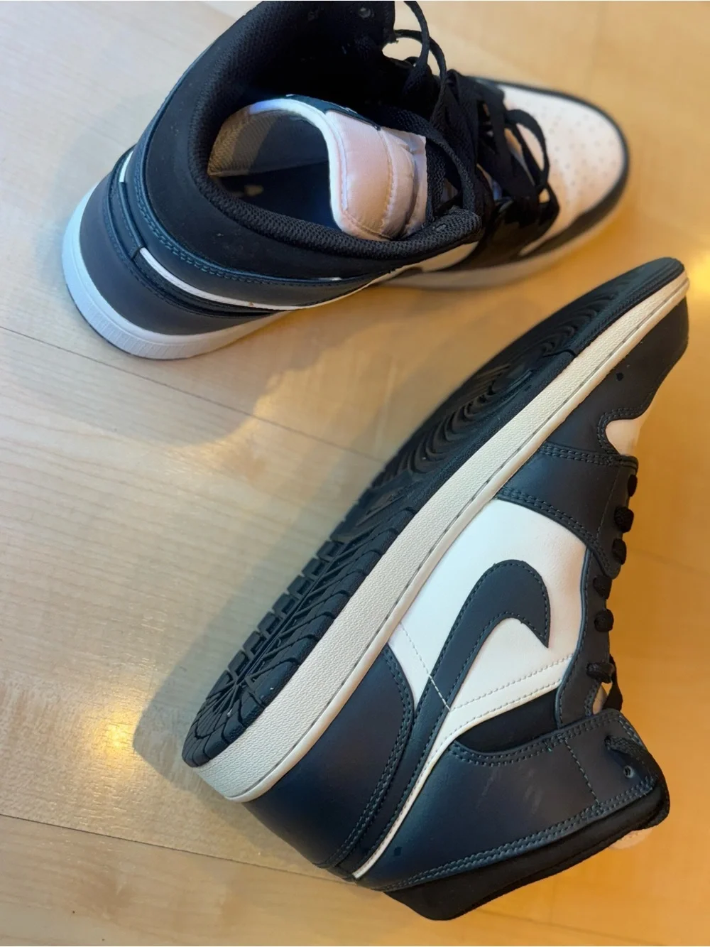 Jordan Midnight blue and White Mid-Top Sneakers